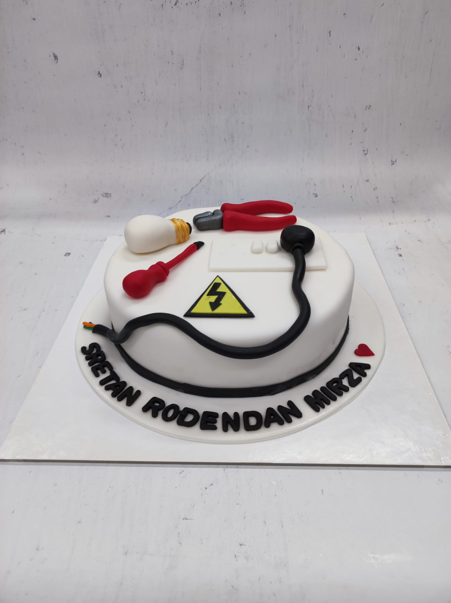 Torta majstor, handyman (658) (12 porcija)