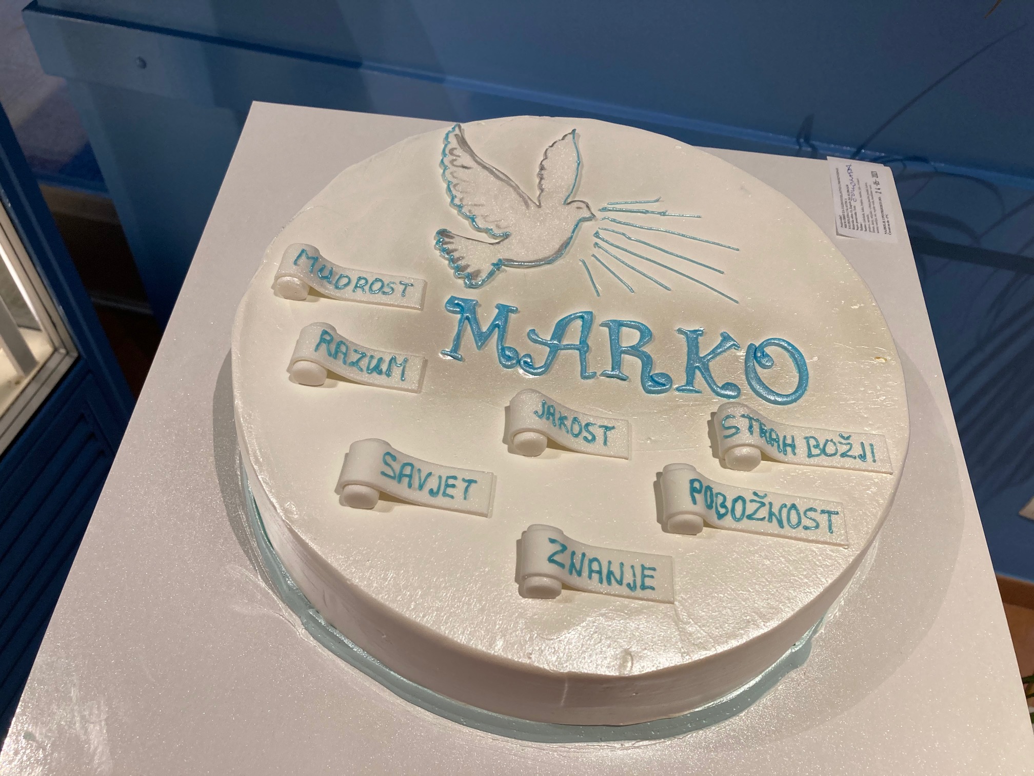 Torta za krizmu, bijeli dizajn sedam zapovjedi Duha Svetog (554) (16 porcija)