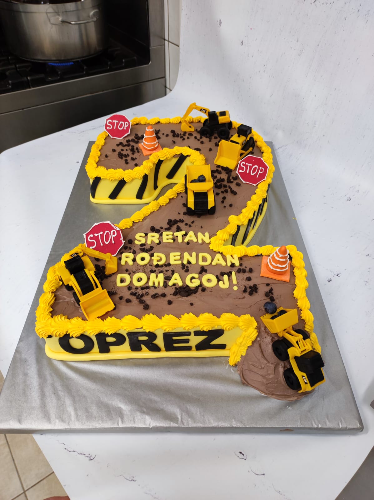 Torta bageri, kamioni (643) (25 porcija)