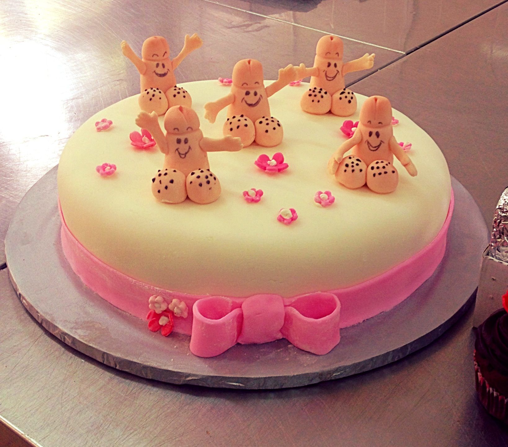 Torta kamioni, bageri (638) (12 porcija)