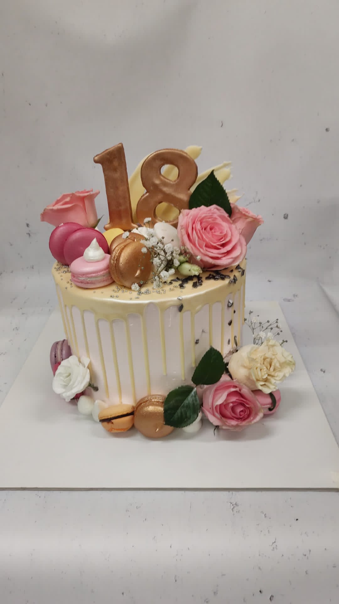 Torta 18. rođendan (662) (12 porcija)