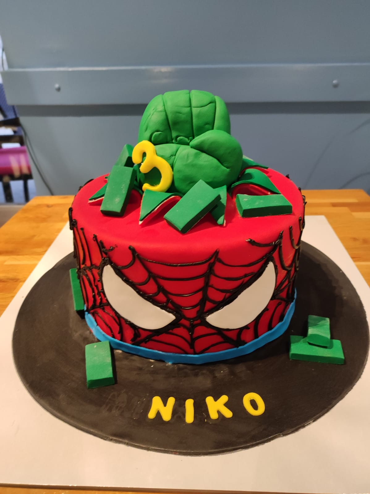 Marvel torta Hulk, Spiderman (720) (12 porcija)